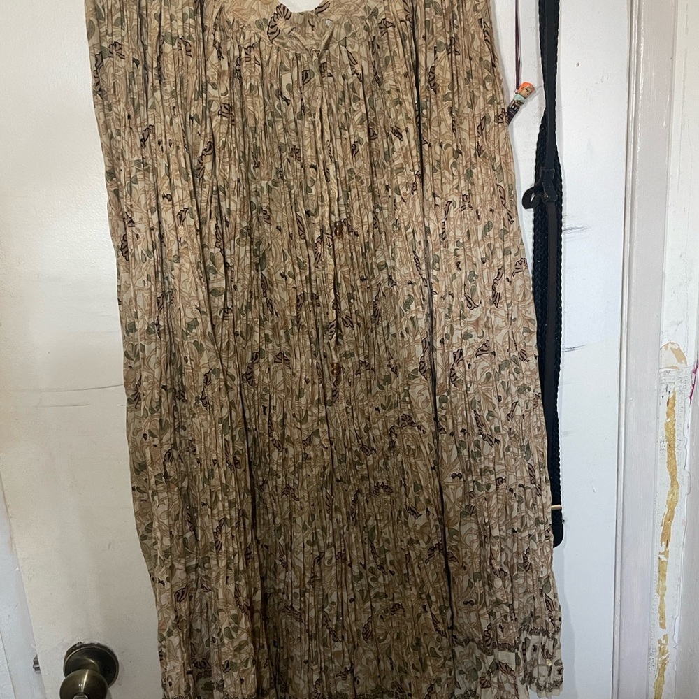 White Stag Beige Floral Pleated Maxi Skirt